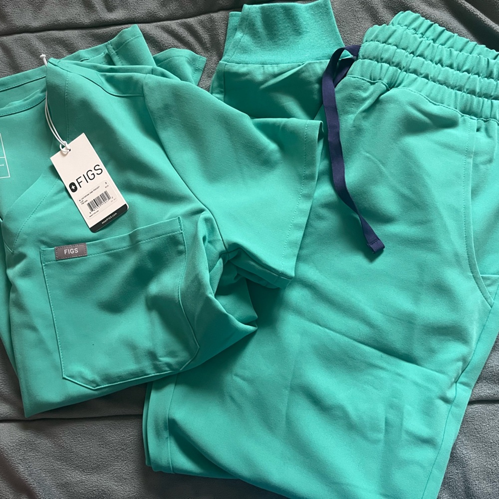Size Small Womens FIGS scrub set